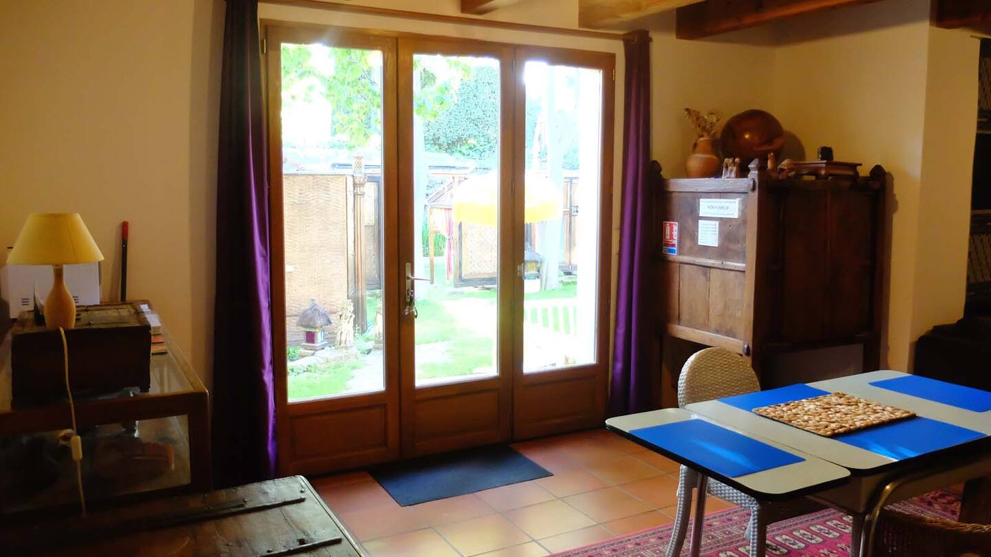 bas2 Entrée chambre Teck