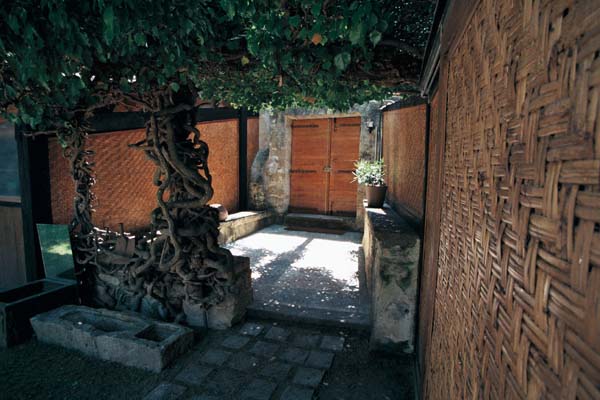 location-calme-jardin-uzes Entrée location